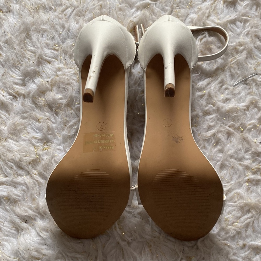Heels - Picture 2 of 3
